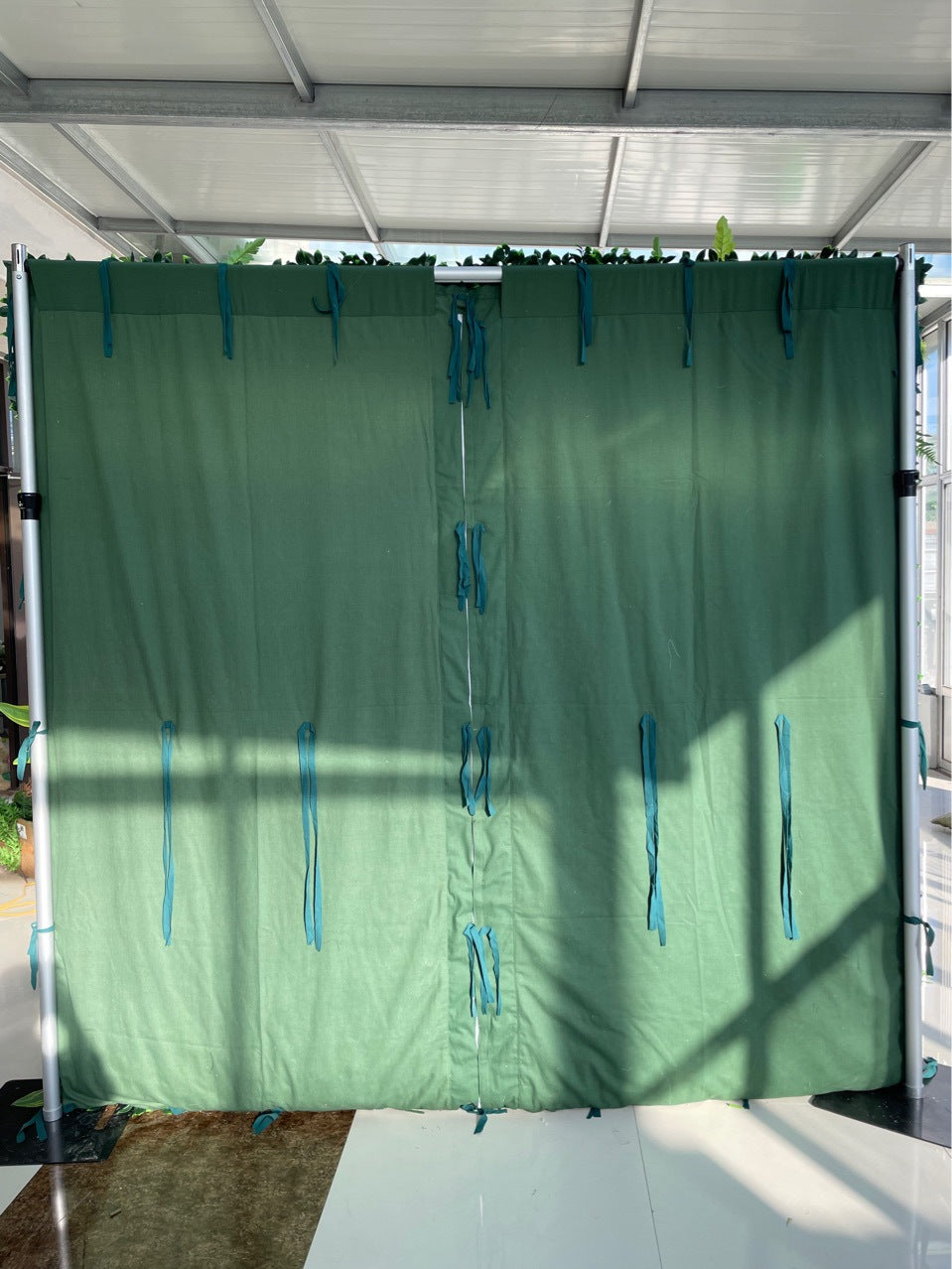 Handmade Artificial Cloth Curtain Tropical Green Palm Plant Wall For Birthday Baby Shower Wedding Backdrop Decoration Outdoor Event Party Decor Props