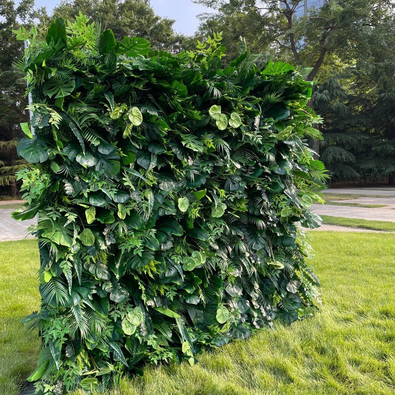 Handmade Tropical Green Palm Artificial Cloth Curtain Silk Flower Wall Wedding Backdrop Decoration Outdoor Event Party Decor Props